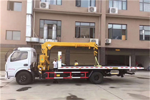 路南附近汽车轮胎更换